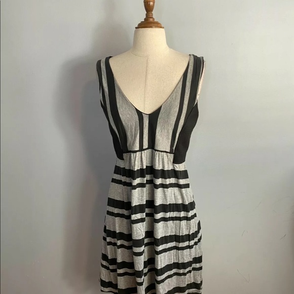 Yoshi Jones Size L A - line Sleeveless V - Neck Stripped - Picture 2 of 4